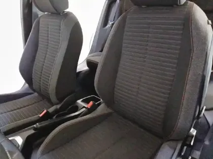 Photo 122 Peugeot 2008  PureTech 100 S&S BVM6