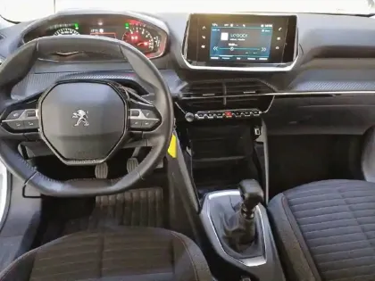 Photo 88 Peugeot 2008  PureTech 100 S&S BVM6