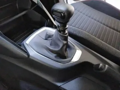 Photo 32 Peugeot 2008  PureTech 100 S&S BVM6