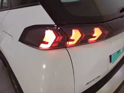 Photo 66 Peugeot 2008  PureTech 100 S&S BVM6