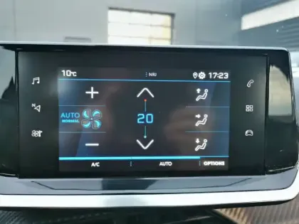 Photo 14 Peugeot 2008  PureTech 100 S&S BVM6