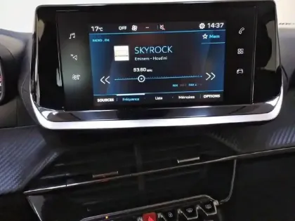 Photo 68 Peugeot 2008  PureTech 100 S&S BVM6