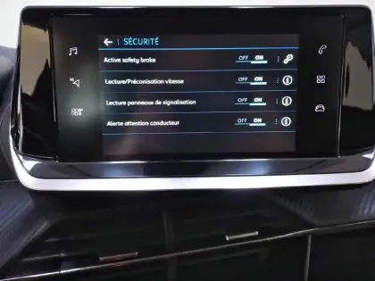 Photo 137 Peugeot 2008  PureTech 100 S&S BVM6