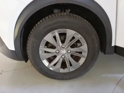 Photo 31 Peugeot 2008  PureTech 100 S&S BVM6