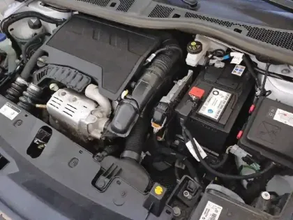 Photo 95 Peugeot 2008  PureTech 100 S&S BVM6