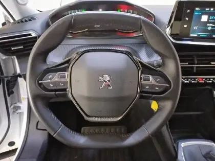 Photo 27 Peugeot 2008  PureTech 100 S&S BVM6