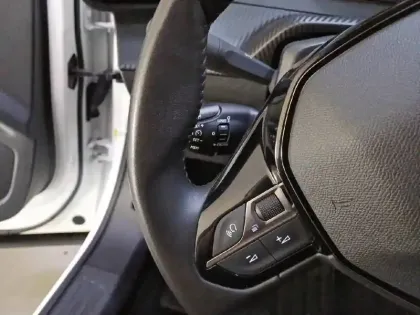 Photo 47 Peugeot 2008  PureTech 100 S&S BVM6