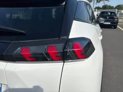 Photo 16 Peugeot 2008  BlueHDi 130 S&S EAT8