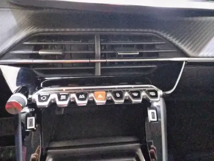 Photo 49 Peugeot 2008  BlueHDi 130 S&S EAT8