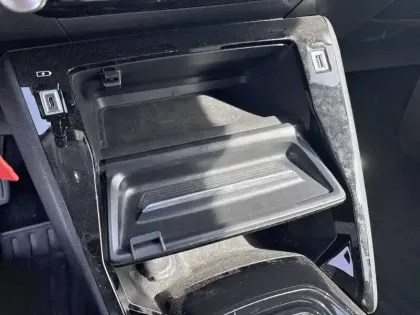 Photo 17 Peugeot 2008  BlueHDi 130 S&S EAT8