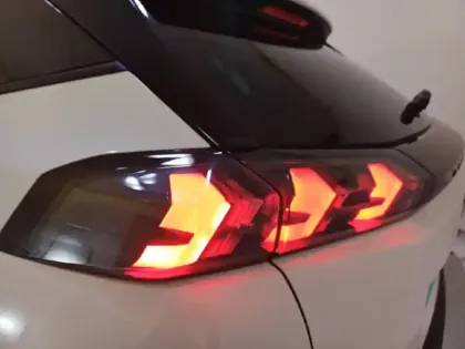 Photo 41 Peugeot 2008  BlueHDi 130 S&S EAT8