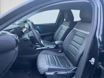 Photo 10 Citroën C4 e- 136 ch Automatique