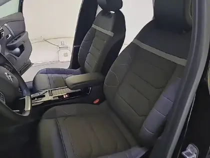 Photo 10 Citroën C4 e- 136 ch Automatique