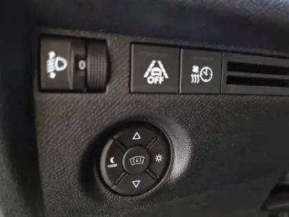 Photo 29 Citroën C4 e- 136 ch Automatique