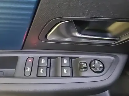 Photo 30 Citroën C4 e- 136 ch Automatique