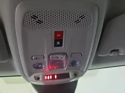 Photo 26 Citroën C4 e- 136 ch Automatique