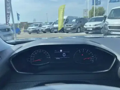 Photo 49 Peugeot 2008  PureTech 100 S&S BVM6