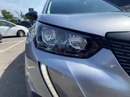 Photo 55 Peugeot 2008  PureTech 100 S&S BVM6