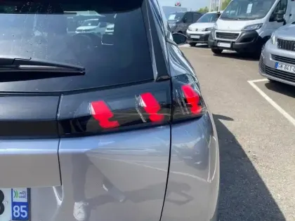 Photo 56 Peugeot 2008  PureTech 100 S&S BVM6