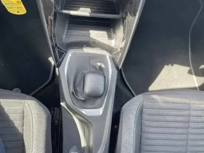 Photo 53 Peugeot 2008  PureTech 100 S&S BVM6