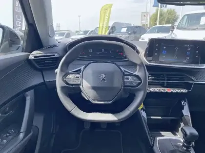 Photo 48 Peugeot 2008  PureTech 100 S&S BVM6