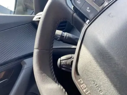 Photo 38 Peugeot 2008  PureTech 100 S&S BVM6