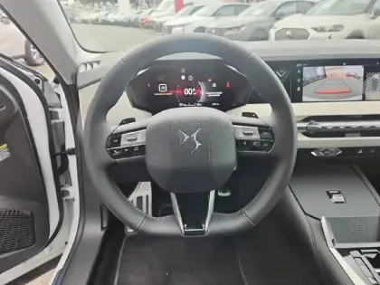 Photo 8 DS DS 4 N°4 Hybride 145 e-DCT6