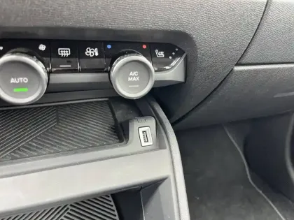 Photo 19 Citroën C4 e- X 156 ch autonomie etendue  Automatique