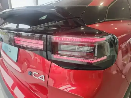 Photo 16 Citroën C4 e- 156 ch autonomie étendue