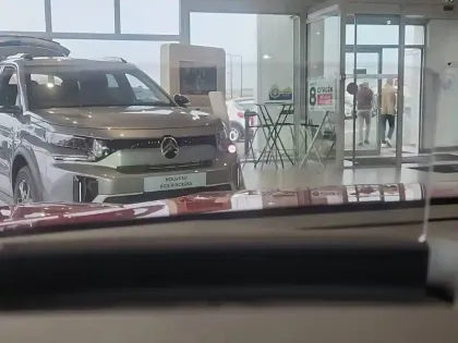 Photo 20 Citroën C4 e- 156 ch autonomie étendue