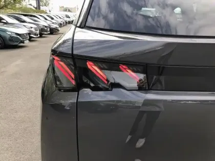 Photo 16 Peugeot 5008  Hybrid 145 e-DCS6