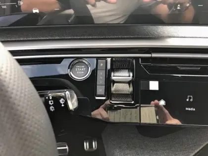 Photo 34 Peugeot 5008  Hybrid 145 e-DCS6