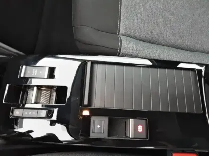 Photo 22 Citroën C4 e- 136 ch Automatique