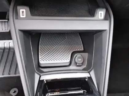 Photo 21 Citroën C4 e- 136 ch Automatique