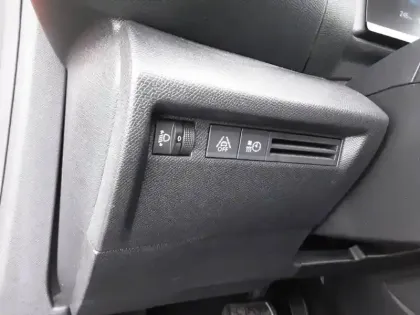 Photo 23 Citroën C4 e- 136 ch Automatique