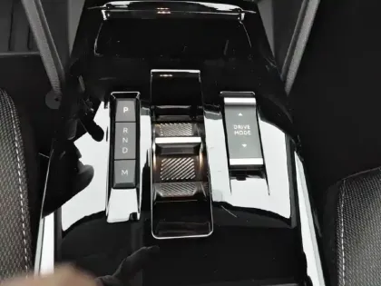 Photo 35 Citroën C4 Gén. III Ph2 PLUS 5