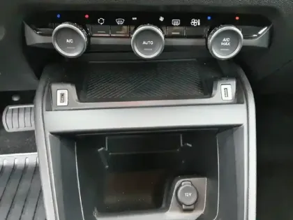 Photo 43 Citroën C4 Gén. III Ph2 PLUS 5