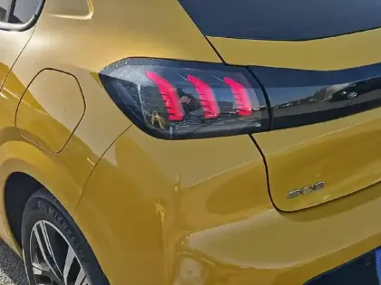 Photo 16 Peugeot 208  PureTech 100 S&S BVM6