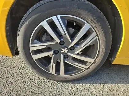 Photo 33 Peugeot 208  PureTech 100 S&S BVM6