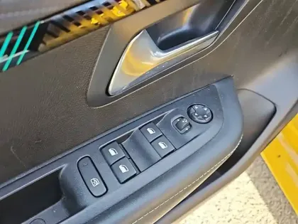 Photo 14 Peugeot 208  PureTech 100 S&S BVM6