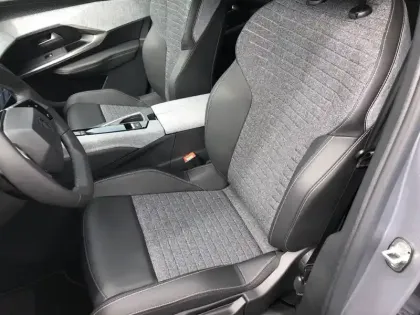 Photo 30 Peugeot 3008  Hybrid 145 e-DCS6