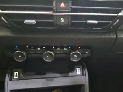 Photo 27 Citroën C4 Gén. III Ph1 NG BUSINESS 5