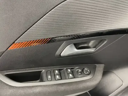 Photo 26 Peugeot 208  Electrique 50 kWh 136ch