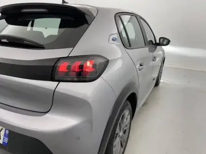 Photo 23 Peugeot 208  Electrique 50 kWh 136ch