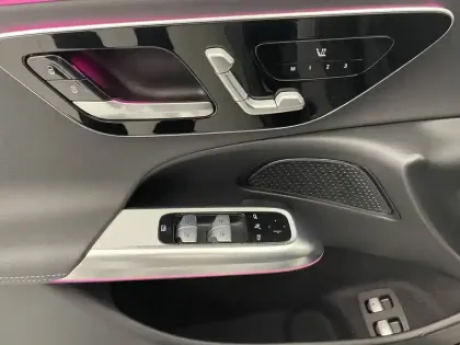 Photo 60 Mercedes Classe E  300 e Hybrid EQ 9G-Tronic