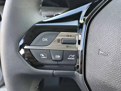 Photo 18 Peugeot 308  Hybrid 136 e-DCS6