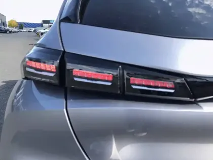 Photo 16 Peugeot 308  Hybrid 136 e-DCS6