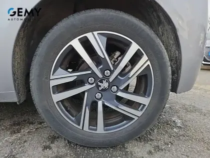 Photo 11 Peugeot 208  PureTech 100 S&S BVM6