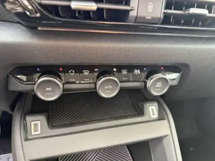 Photo 41 Citroën C4  Hybride 145 e-DCS6