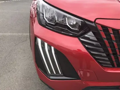 Photo 35 Peugeot 2008  Hybrid 145 e-DCS6